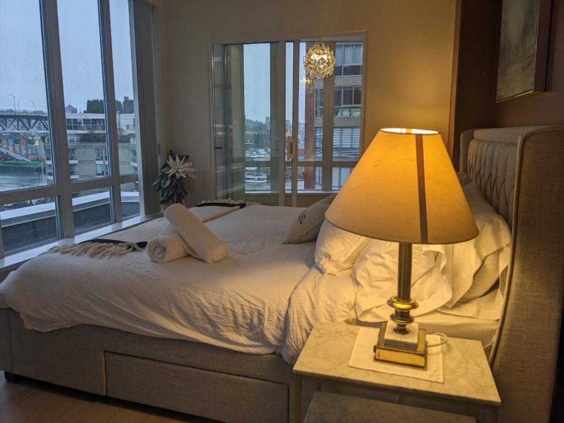 Penthouses Of Beach Ave バンクーバー エクステリア 写真