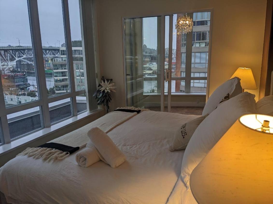 Penthouses Of Beach Ave バンクーバー エクステリア 写真