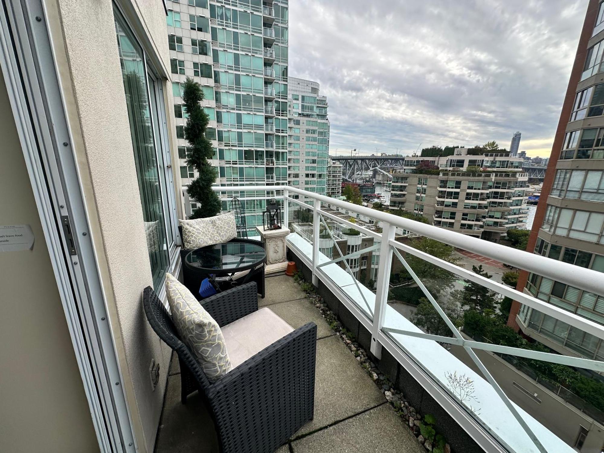Penthouses Of Beach Ave バンクーバー エクステリア 写真